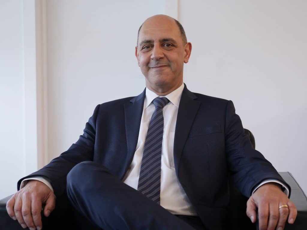 שר הבריאות הפורטוגלי Manuel Pizarro הצהיר שצעדים להגנה מפני וירוס הקורונה ינקטו למשל בשדות התעופה בנוגע למגיעים מסין.