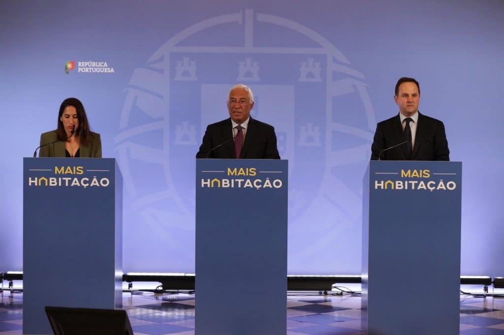 Prime Minister António Costa with Finance Minister, Fernando Medina, and Housing Minister, Marina Gonçalves, at the Council of Ministers press conference. Oeiras, February 16, 2023 (photo: João Bica)