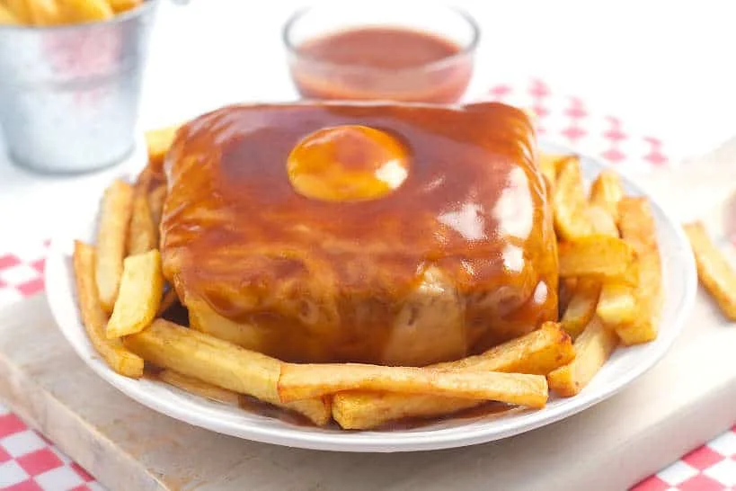 Francesinha (צרפתיות קטנות)