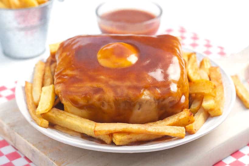 Francesinha (צרפתיות קטנות)